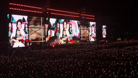 Kpop ư? Không, đây là Vpop ‘RUN’ Concert Em Xinh Say Hi Day 1 - 2025 😎🔥🔥 Nguồn: Đình Trọng #EmXinhSayHi #EmXinhSayHiConcert #Concert #Stage #Mestagevietnam 