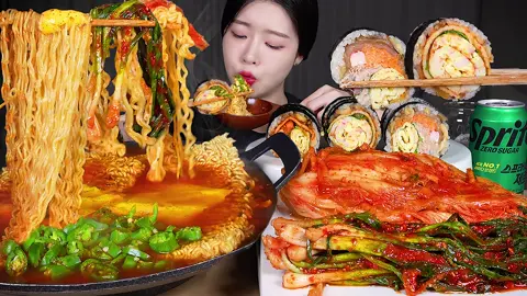 🔥 후추치즈열라면 🔥 배추김치, 파김치, 김밥! 얼큰하게 청양고추 파바바박!!!!! Spicy Black Pepper Cheese Ramyun 🔥🧀 Kimbap & Kimchi 辛いコショウチーズ熱ラーメン🔥🧀 キンパプ&ネギキムチ&白菜キムチ！ Mì tôm phô mai tiêu cay 🔥🧀 Kimpap & Kim chi hành lá & Kim chi cải thảo! Ramyun keju lada hitam pedas 🔥🧀 Kimbap & Kimchi . . . #mukbang #asmr #eating #food #koreanfood