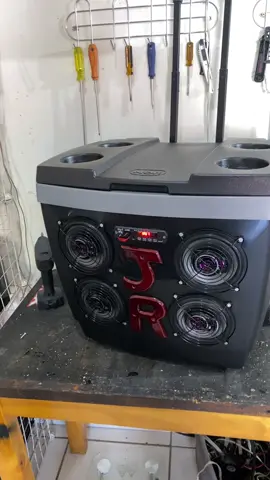 Caixa térmica com som rodinhas #fypシ゚ #fyp #viral #jbl #caixatermicacomsom 