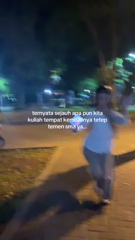 haven’t meet yet after graduated padahal cm unair-its.. dulu pas sma mah ketemu tiap waktu ya nit.. 🥹 miss my #highschool era already 😔😔