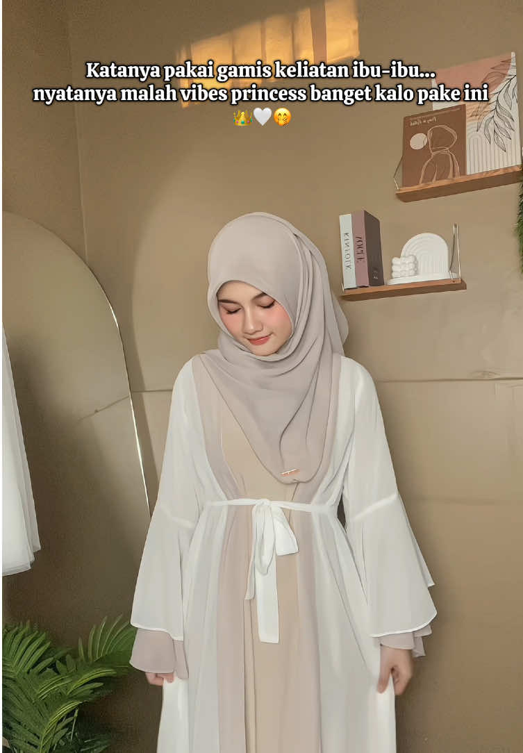 Siapa bilang abaya cuma buat ibu-ibu? Nyatanya bisa banget bikin vibes princess kalau modelnya kayak gini 👑✨#outer #outerabaya #abayaturkey 