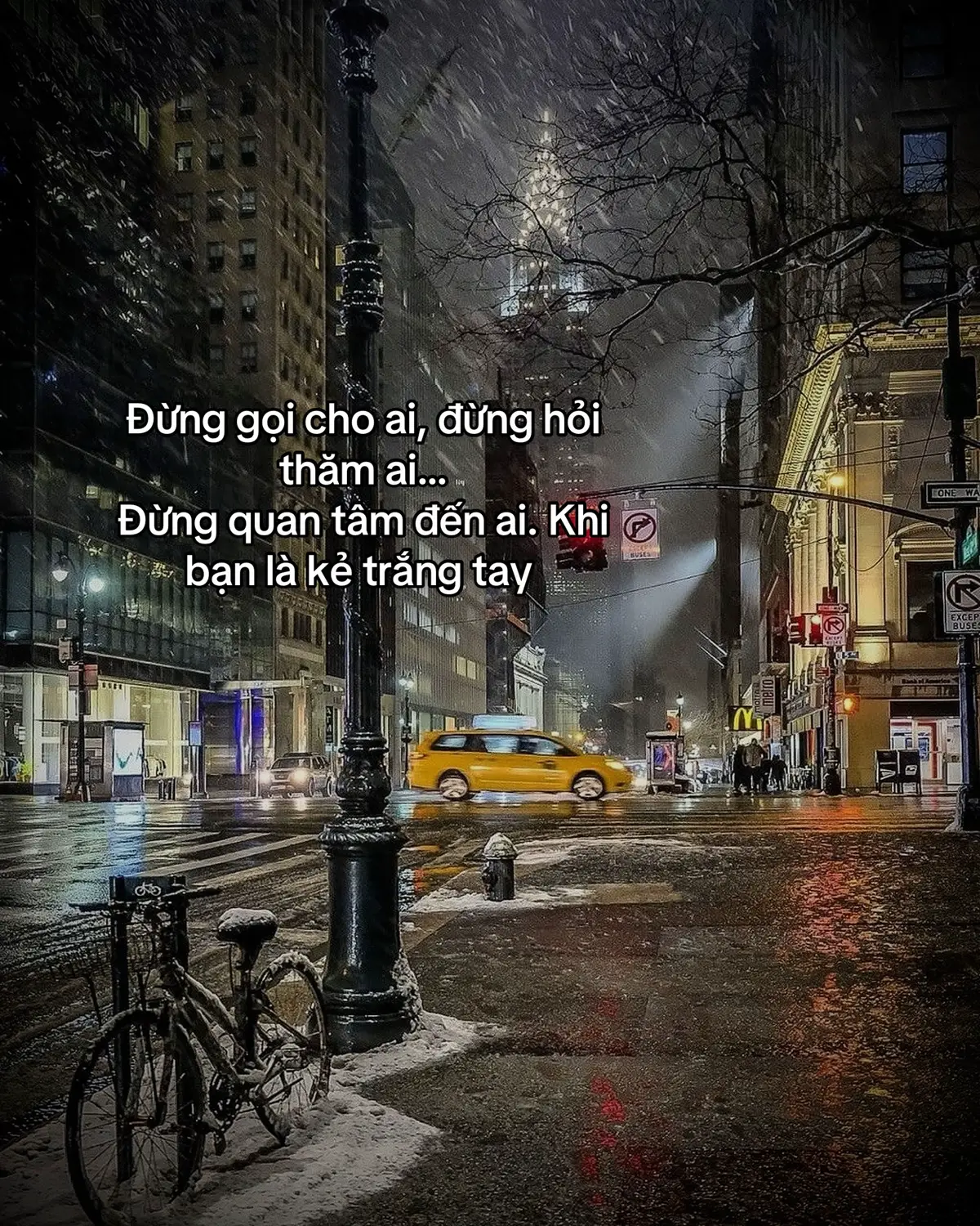 Đừng gọi cho ai, đừng hỏi thăm ai. Đừng quan tâm đến ai. Khi bạn là kẻ trắng tay 