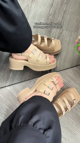 Byk color lain pilih  kat beg kuning! #wedgesandals #chunkyshoes #trending #newarrival #raya