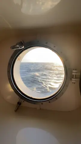 The sunset is beautiful isn’t it? :) #seafarerslifeonboard🇵🇭👷‍♀️🚢⚓ #fyppppppppppppppppppppppp #buhaysacruiseship #cheaters #seafarerslifeonboard #buhaymarino #seafarer🚢⚓ 