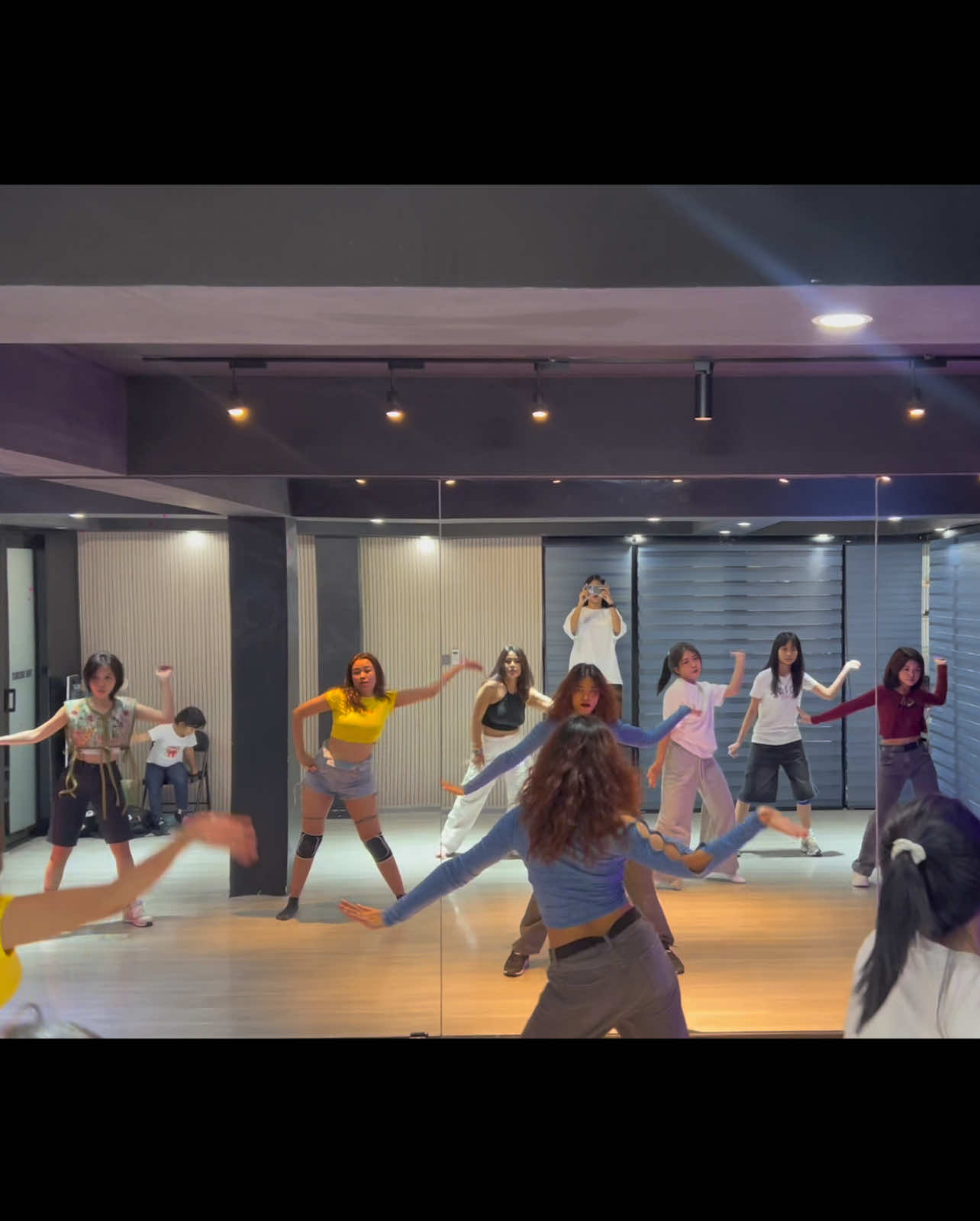 Beginner choreo dc-🙋‍♀️  Beginner class - Sat/Sun > 10-11:30  Trending Class - Sat/Sun > 1-2:30 @The Secret Dance Studio  #phoophoo #saisai #နှစ်ပါးသွား #dance #foryou 