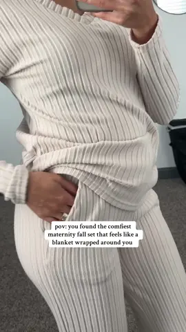 I will be ordering EVERY color #falloutfits #fallfashion #pregnancyoutfit #pregnantootd 