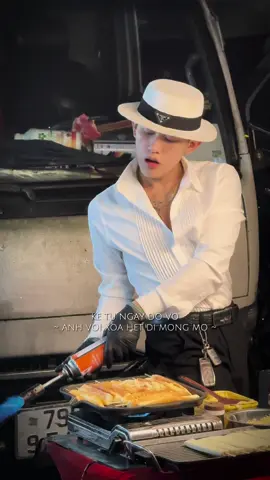 1 ngày mưa gió tại Chợ đêm ĐÀ LẠT thử món kẹp phô mai và 1 ly sữa nóng ❤️ #muzan #xuhuong #dalat 