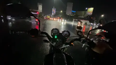 Stabil buat bikin vidionya.                       #rxking #bekasi #lmpumerah#fypシ #hujan cek