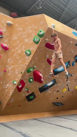 Poland throwback 🇵🇱 V4/V5 🧗‍♂️ #buildering #viral #fyp 
