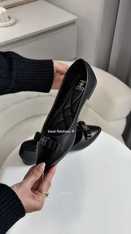 Cakep bgt cocok dipake daily maupun kerja 🖤✨ #ellora #flatshoes #sepatukerja #sepatuhitam #flatshoeshitam 