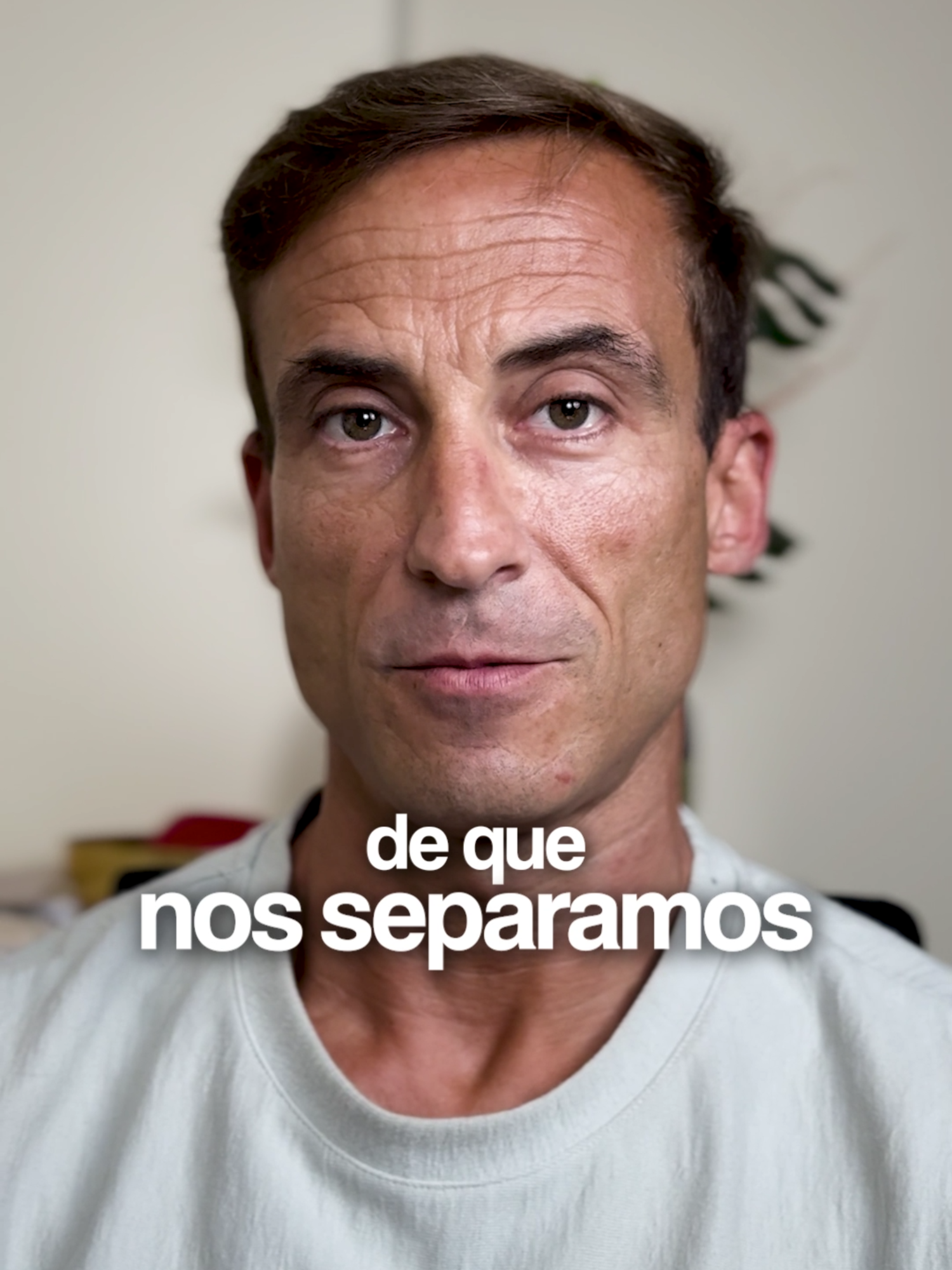 El divorcio no solo es un cambio para la pareja, también para los hijos. En este vídeo te cuento cómo acompañarles en el proceso y ayudarles a transitarlo con seguridad y amor. Porque separarse no significa dejar de ser familia. #PsicologíaInfantil #Divorcio #Separación #CrianzaConsciente #SaludEmocional #Familia #Psicología #MadresYPadres