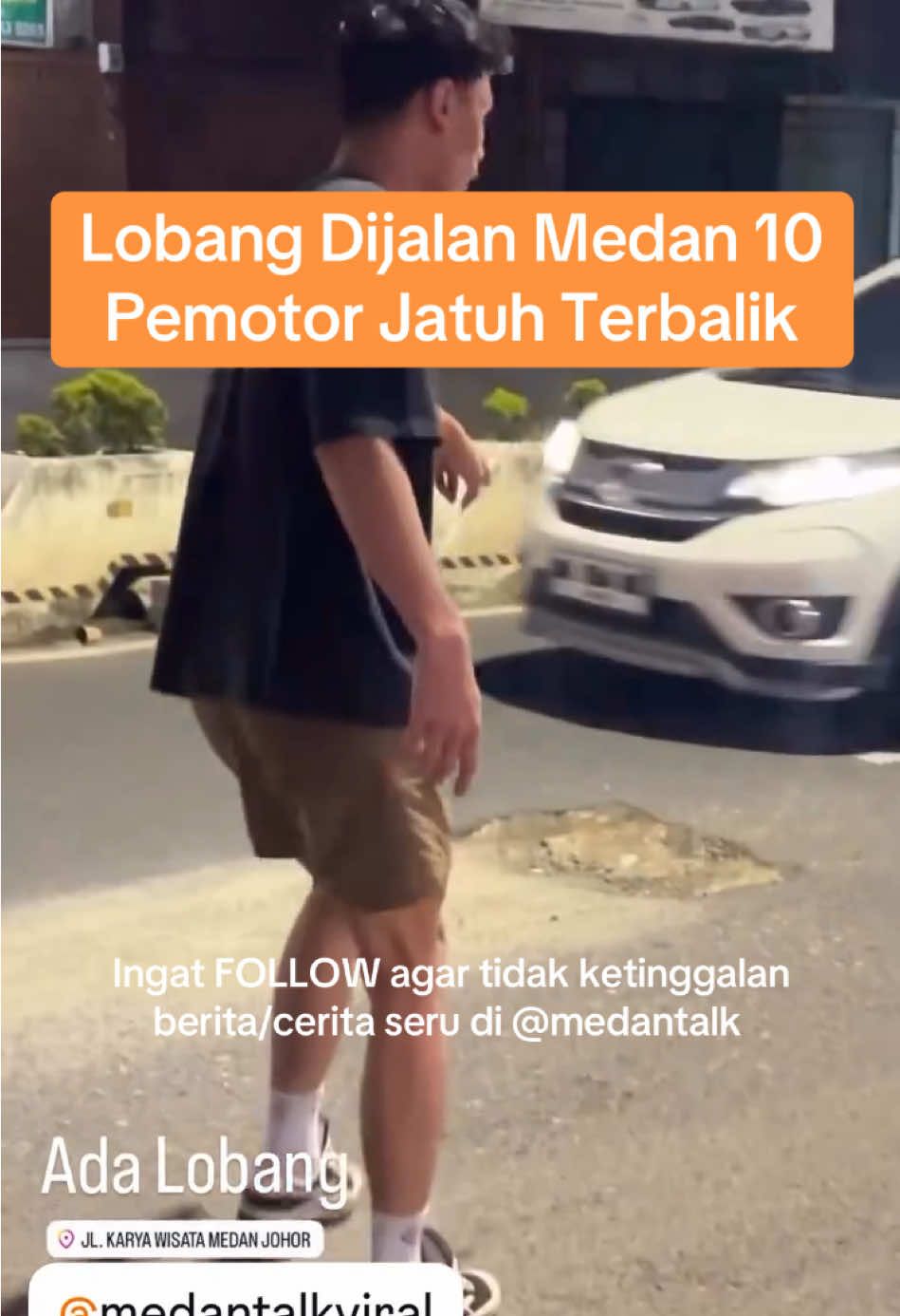 Dua Lobang Di Jalan, 10 Pemotor jatuh terbalik luka di Medan Johor Menurut pengakuan pengirim video: 
