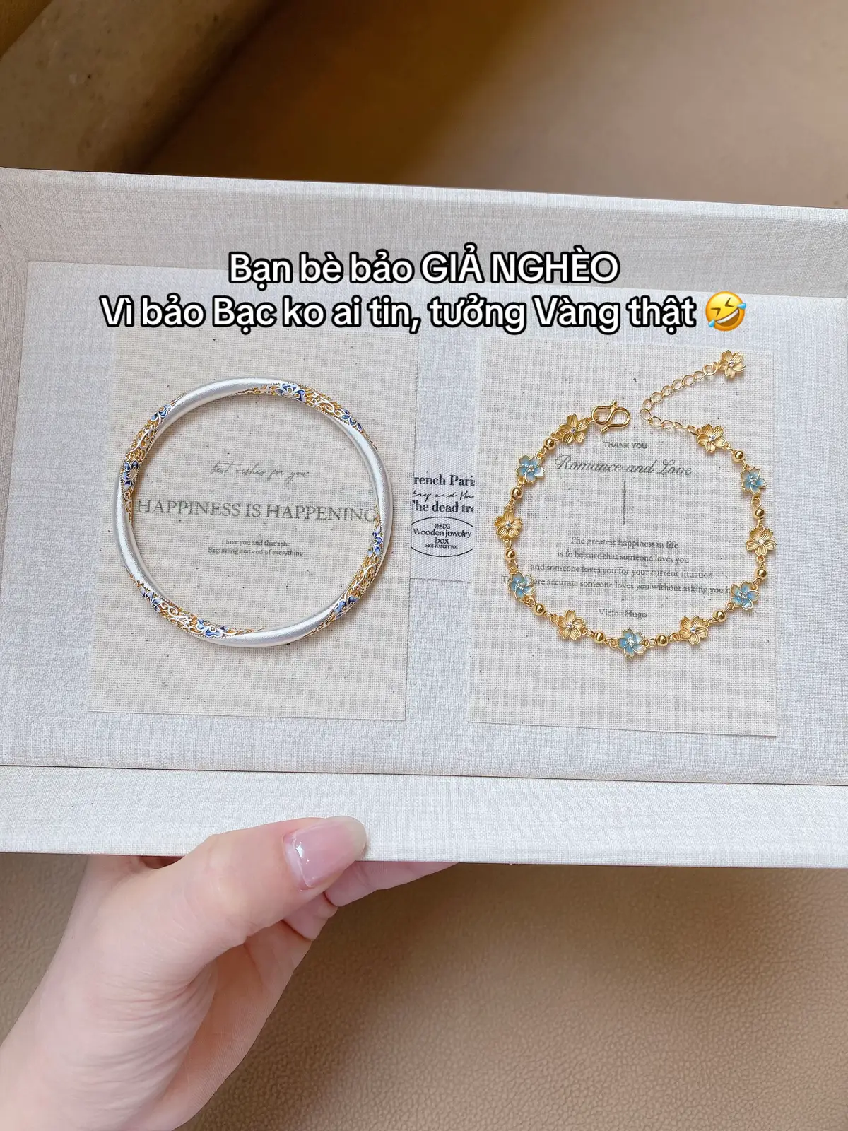 Nói đeo Bạc 9999 ko ai tin còn bị kêu giàu mà giả khổ. Giờ Bạc làm đỉnh lắm nha các bà ơi, đẹp từ kiểu dáng - chất liệu - đến màu sắc luôn đó #gemmijewelry #vongtaybac #lactaybac #bac999