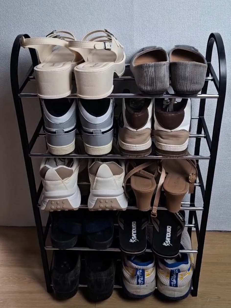 Ang mura lang nito tapos maoorganize mo na ang mga sapatos at tsinelas mo! Ang ganda tingnan at mukang malinis🥰 #shoerack #shoerackorganizer #shoeorganizer 