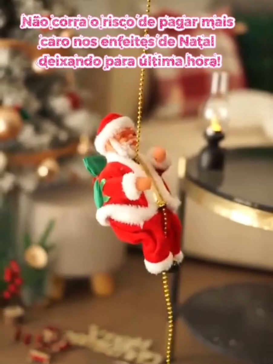 ✨🎅 Olha quem já está chegando… Papai Noel escalando para trazer o espírito do Natal até sua casa! 🎄✨ #enfeitedenal #papainoelescalador #decoracaodenatal #natal2025 