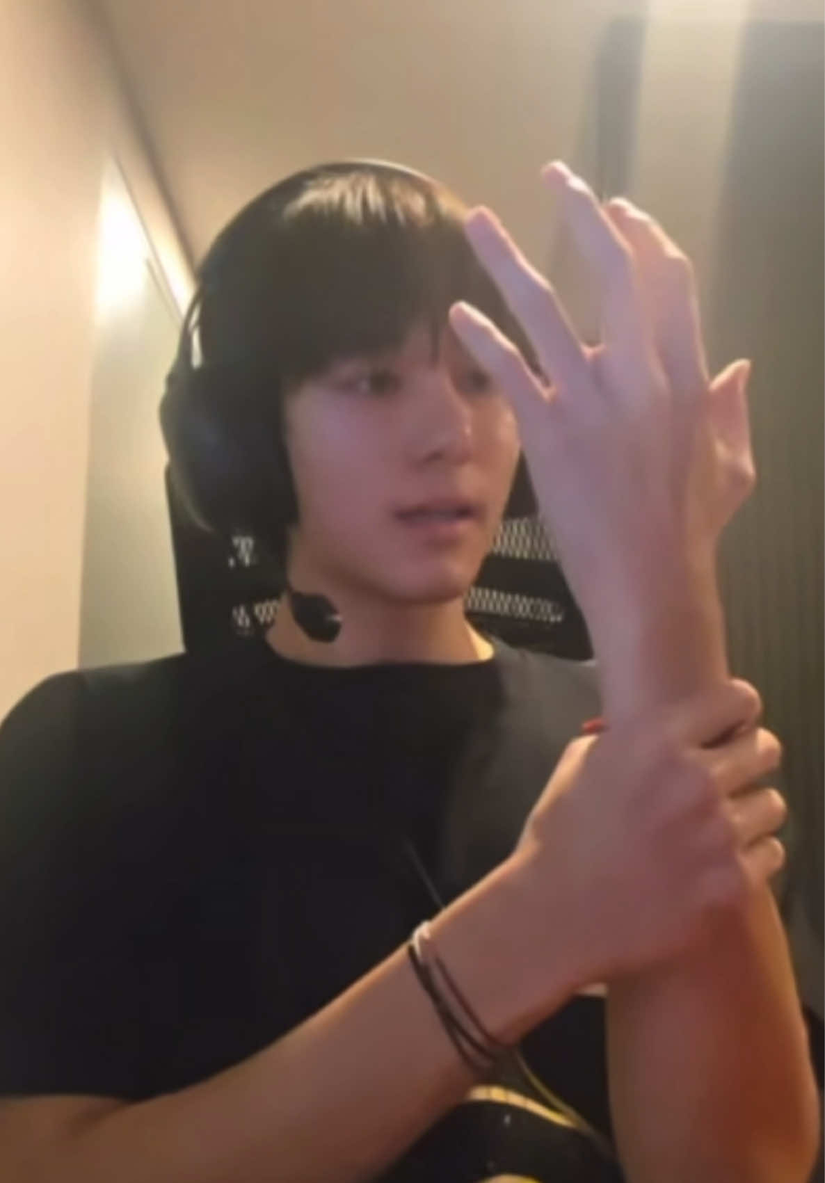 เนี่ยๆ Nani Live part 2 ยิ่งน่ารัก โดยเฉพาะตอนโดนเรียกตัวไปเสริมกำลังเพื่อน ชอบมากอย่างแบดอะ #นานิหิรัญกฤษฎิ์ #hirunkit_ 