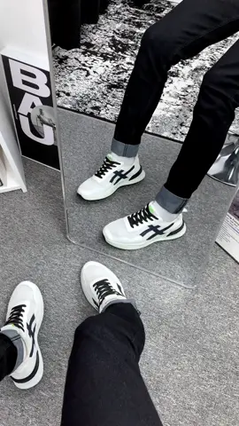 Sneakers putih kece #sepatusneakers #sepatumurah #sepatupria #sepatulokal 