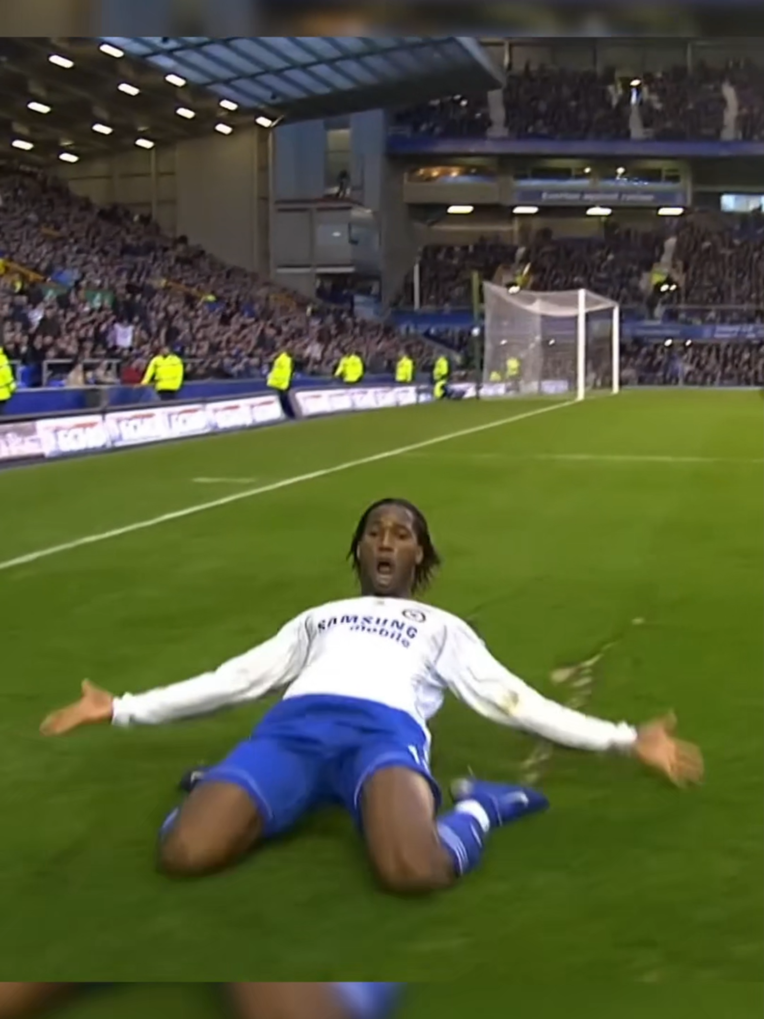 ⚽DROGBA'S STUNNING VOLLEY! 💥 Drogba completes Chelsea's comeback v Everton in 2006 and its one hell of a strike! You do not see many goals like this anymore!  #Chelsea #PremierLeague #fyp #ForYou #football