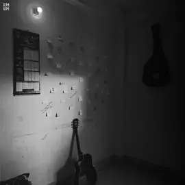 দেয়ালের নীরব গায়ে কিছু লেখা নেই 