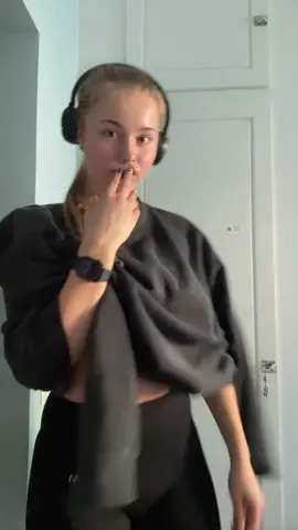 jobbar på det… #fortfarandelockedin #gym #dayinmylife #backandbiceps 