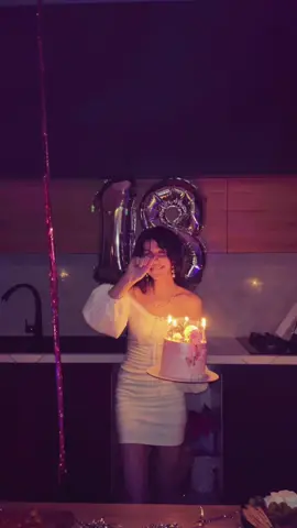 تحملم کنید تا ویدیو های تولد تموم شن😂