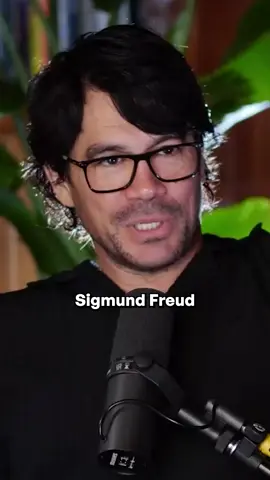 I sat down with Roy Lee, the founder of Cluely. 👉We went deep on: • AI will it make us pets, merge with brain chips, or wipe us out? • How he got kicked out of school, then raised $15M in 3 month • AI girlfriends, artificial wombs, and the future of jobs and school 📅Releasing today at 3PM EST / 12PM PST 🔗 Watch on my YouTube, Facebook, Spotify, and Apple Podcasts.