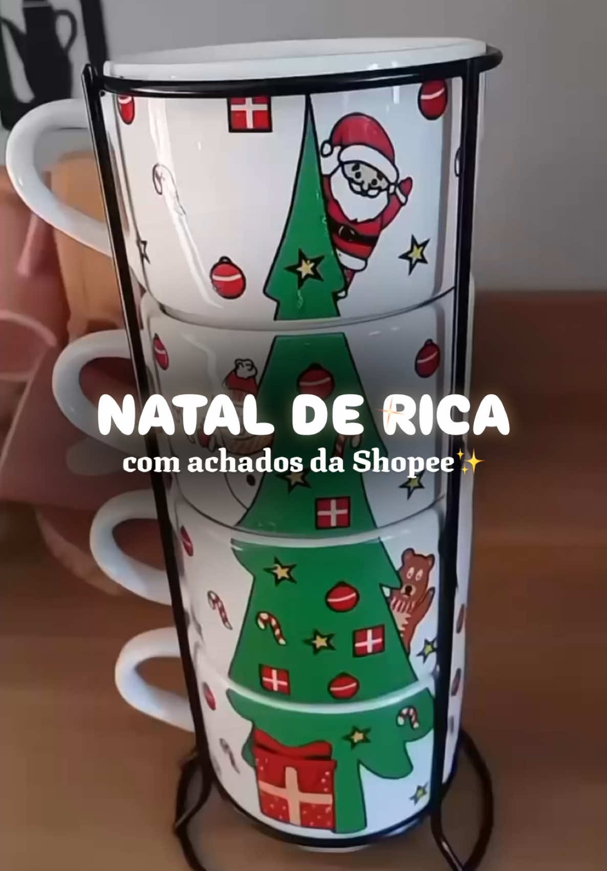 Jogo com 4 xícaras e suporte metálico que decora e organiza seu natal🎄🎅#acheinashopee #compreinashopee #cafedamanha #xicarasporcelana #decoracaonatal 