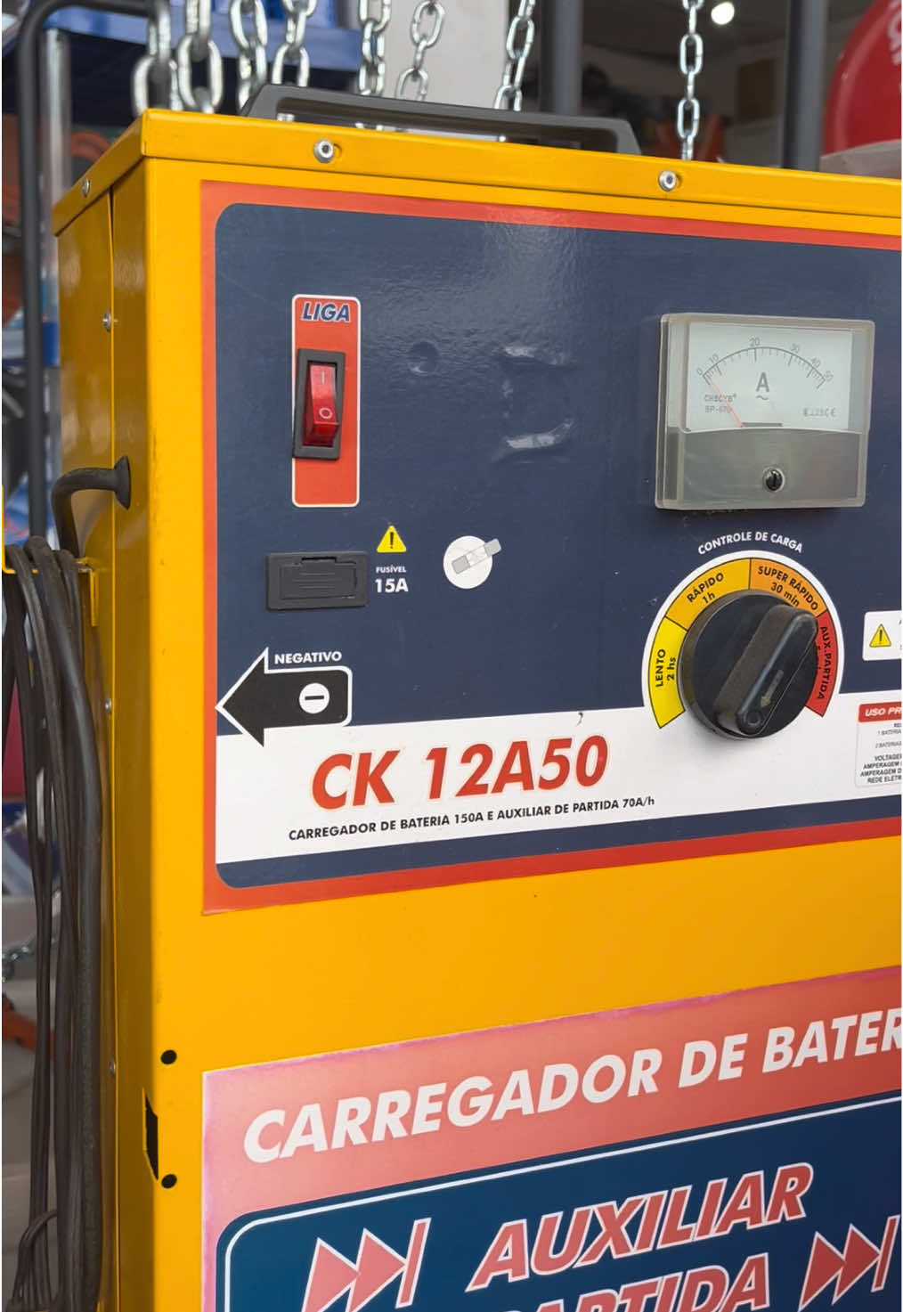 Carregador de bateria KITEC, útil para manutenção, teste, recuperação de baterias que estão fracas ou arriadas.  #carregador #bateria #fy 