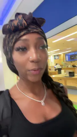 cryinggg yall men have to do better with these lame pick up lines 😭✌️