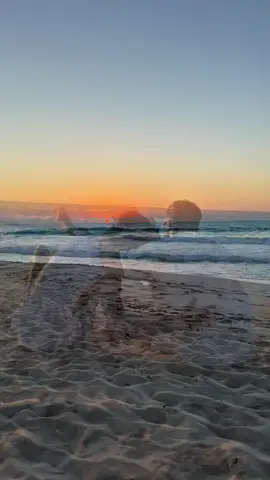 End of summer 🏝️ Beach vibes, pizza, and an ice-cold Coca-Cola? That’s the recipe for magic this summer! 🥧☀️🥤 @Coca-Cola  #RecipeForMagic  #RealMagic  