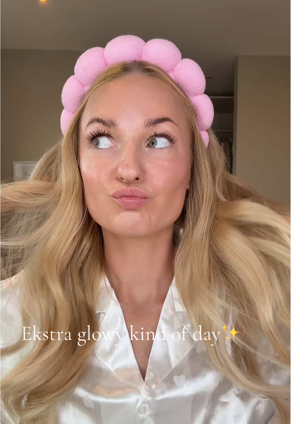 Glowy makeup all day Everyday💄 #bareglow #grwm #glowmakeup #scandimakeup #grwmmakeup og en lille teaser for @Bellas Copenhagen✨ 