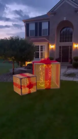 🤭🤭Is it too early for Christmas DIY’s.  I was at Dollar Tree the other day, and they are already stocking a Christmas aisle….so why not 😁 ..get your supplies before they sell out!  All of these were easy to make…and they are all so GORGEOUS😍😍. #DIY #christmasdiy #crafty #crafts #diycrafts 