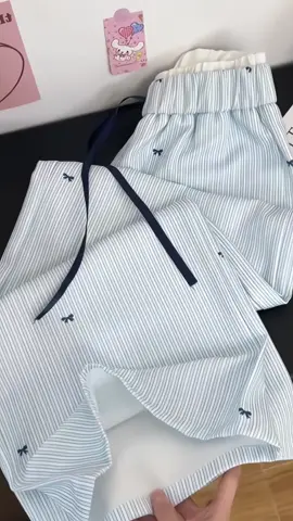 Quần suông ống rộng kẻ sọc phối nơ#quansuongongrong #quanongrongkesoc #thoitrangnu #xuhuongtiktok 