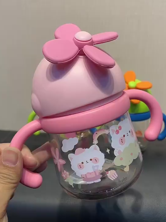 Copo Infantil Com Canudo De Silicone 300ml Com Alça Removível ‼️ LINK NA BIO ‼️ #copo #criançafeliz #infancia #achadinhosshopee