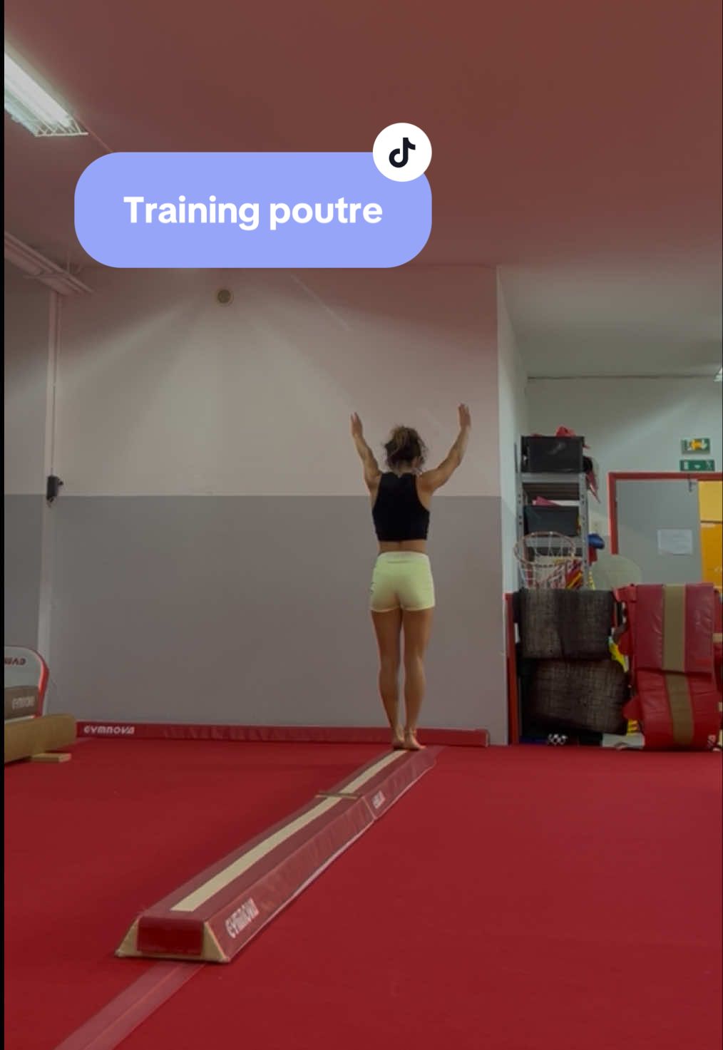 Je travaille mes séries à la poutre !!!! J’essaie d’en trouver qui me conviennent, et je pense avoir trouvé ! 😁 #gym #gymnastique #gymnast #gymgirl #beam 