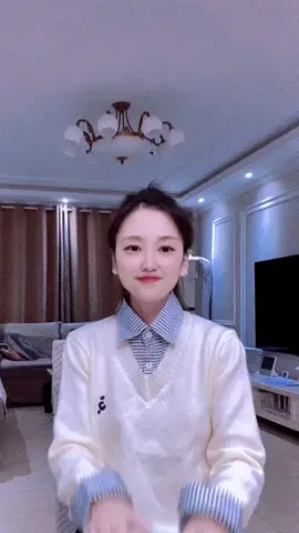 国庆节出去玩，和小姐妹就跳这个吧！国庆节快乐🎉   #我要上推荐 #手势舞 #手势舞教学 #热门音乐 #loopk87 