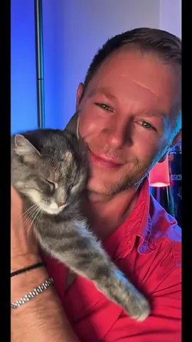 Lady in gray 😉Love and Music 🎶❤️