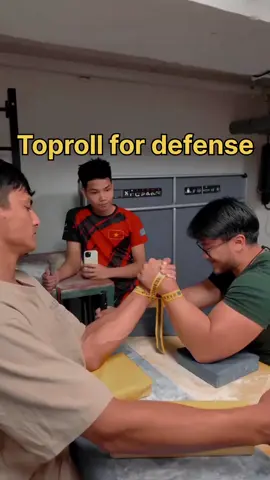 In armwrestling, the toproll can be one of the best defensive techniques - especially if your opponent is stronger in the hook or trying to pull you down with raw side pressure #armwrestling #adon 