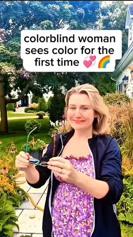 when women sees color for first time 💞🌈#surprise #colorblind #emotions #happiness #viral 