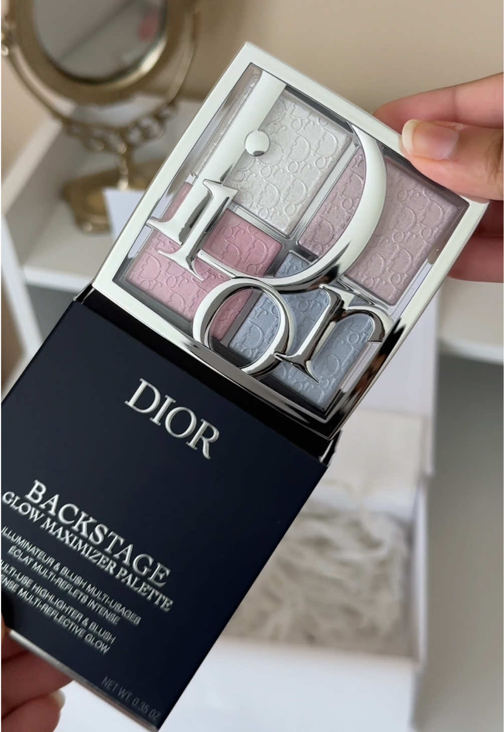 unboxing the new @Diorbeauty highlighter palette in 002 ✨ I’ve been waiting for this release for a few months and was so excited to unbox this, and the glitter is gorgeous but the pigment is a little underwhelming 🥲 #dior #diorbeauty #diorhighlighter #diormakeup #coquette 