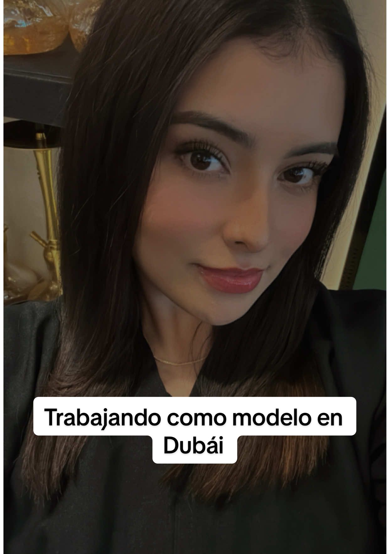📸✨ Acompáñame un día trabajando como modelo en Dubái 🇦🇪 Hoy trabajé en un restaurante y debía usar abayas 😍 En Dubái se pueden hacer muchas cosas, explorar nuevas oportunidades y desarrollar habilidades que no imaginabas 💃✨. #ModelDubau #VidaEnDubai #DubaiLife #VivirEnDubai #LatinosEnDubai