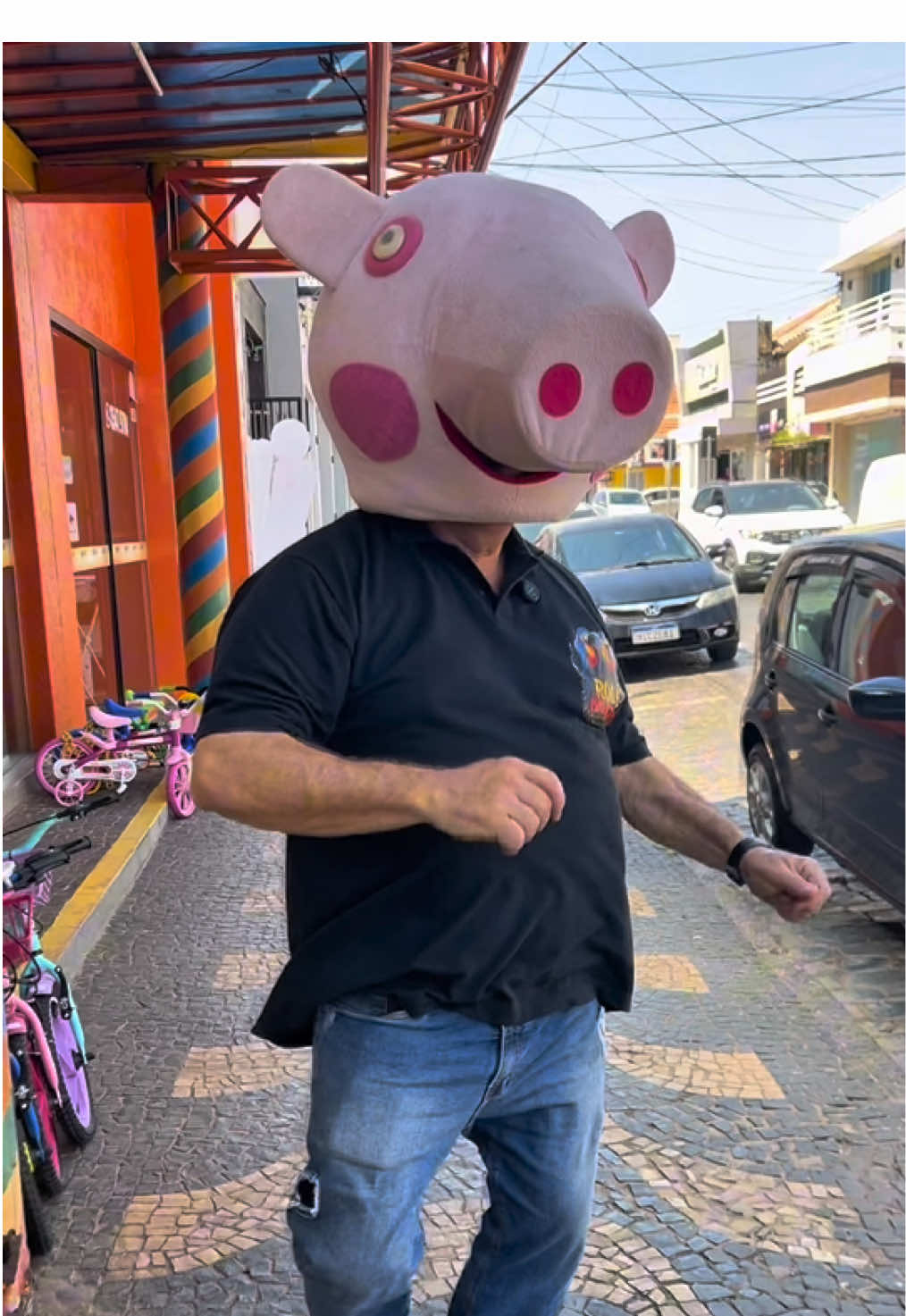 🎁✨ O Dia das Crianças está chegando e a Tubarato Brinquedos é o lugar certo para você garantir o presente perfeito! A loja mais tradicional de brinquedos de Araras-SP traz variedade, qualidade e preços que cabem no seu bolso. 🧸🚂💖 📍 R. Tiradentes, 696 – Centro, Araras – SP 📞 (19) 99871-2494 Não deixe para a última hora, venha já escolher o presente que vai fazer a alegria da criançada! 👉 Dica especial do Rolê Araras ✨