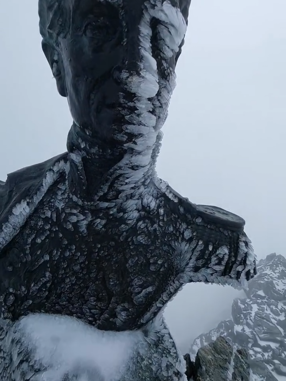 Ya son varias décadas escalando estas hermosas y máximaa alturas de Venezuela,  y no dejan de sorprender,  de las las mejores temporadas invernales de los últimos 25 años, ahora de nuevo la gran oportunidad de escalar magnífico hielo en la Sierra Nevada de Mérida..te animas,  te atreves , es una gran oportunidad..estamos a la orden. Pico Bolívar Sierra Nevada de Mérida Venezuela  . Video @alfredoyupirangel . . . . #merida #venezuela #MeridaTuristica #MeridaTuristica2 .0 #MeridaCiudadTuristica 