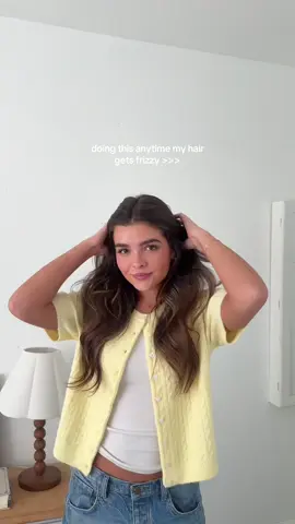 I saw this years ago and it’s stuck with me ever since @Dae Hair #hairhack #hairstyle #frizzyhairtips #hairtutorial #haircare 