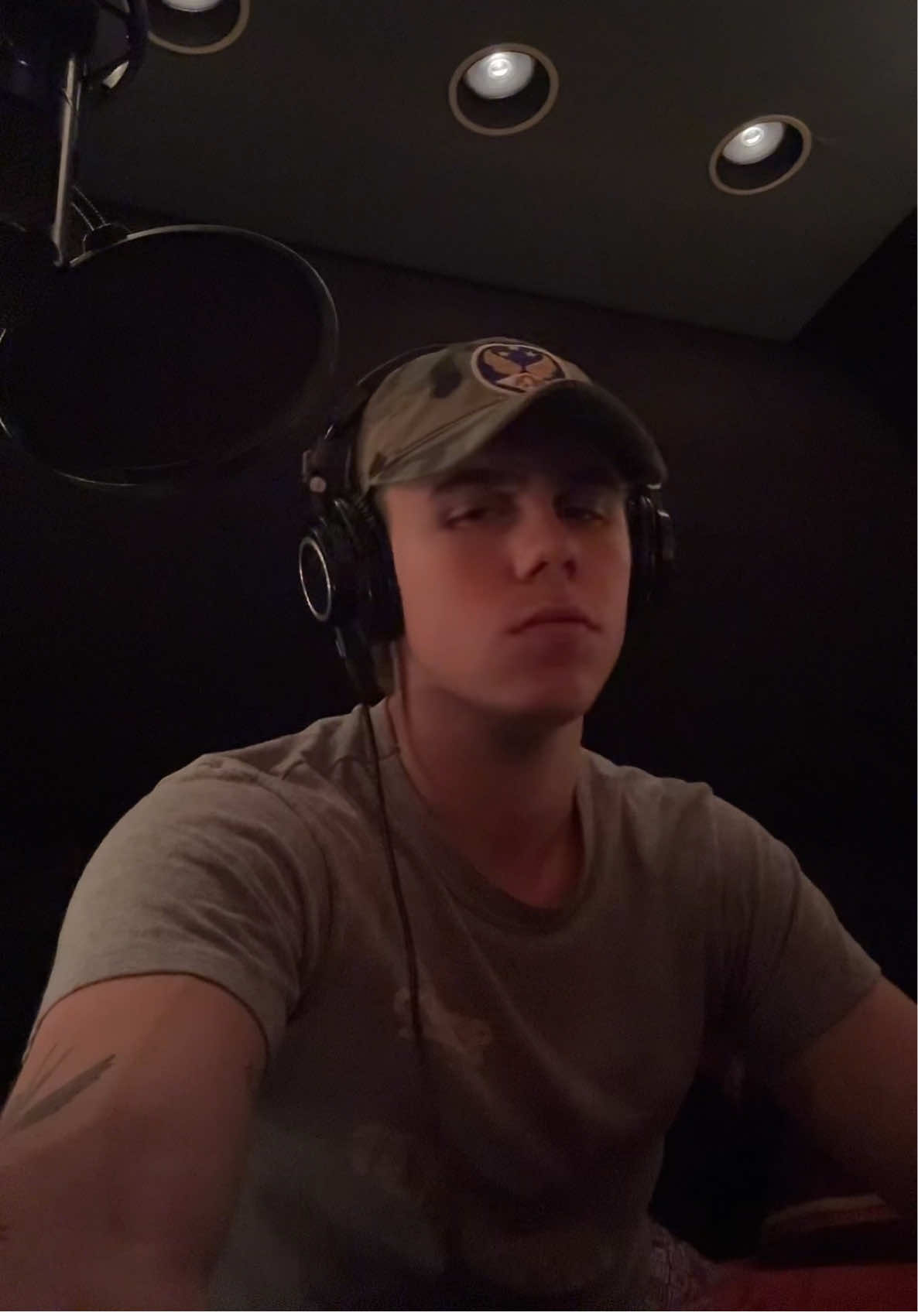 “a cold play” just hit 10 million streams on spotify 🥲 thank you <3