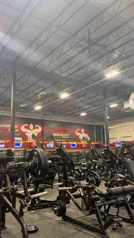checked out the new mega gym in brampton/caledon today def a nice gym 😅  #pov #gym #GymTok 
