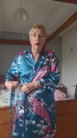 I can model a Dressing gown  #oldladyontiktok  #TikTokFashion  #readyforchristmas  #lovesister 