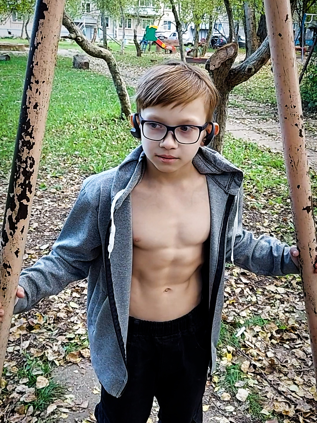 To be strong, you need to train regularly, rest well, and, of course, eat well. The @calai.apphelps me with this! My promo code is MATVENATOR #matvenator #muscleups #unitedstates #youngla #gymshark #superset #health #gym #body #gymnastics #training #workout #calisthenics #exercise #amazing #bodyweight #streetworkout #shoulders #motivation #strength