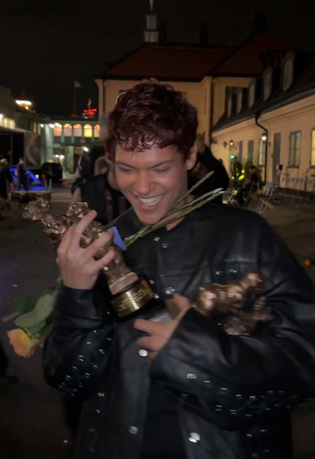 THANK YOU TO THE BEST FANS OF THE YEAAARRRRR!!! I LOVE YOU I WILL ALWAYS LOVE YOU THANK YOU. CONGRATULATIONS!! This really shows the power and love that we have and that we should keep spreading to the world!!!! TACCCK NI ÄR BÄST #fyp 