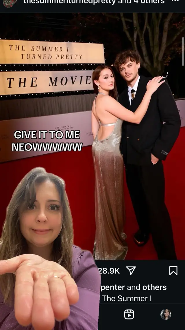 @Jenny Han DONT MAKE ME WAIT I NEED IT NOW PRETTY PLEASE #thesummeriturnedpretty #tsitp @the summer i turned pretty #greenscreen 